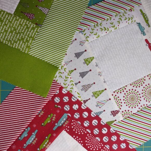 SALE🎄🎅 ❤️HANDMADE HOLIDAY WINTER CHRISTMAS QUILT RED AQUA WHITE GREEN GRAY - Picture 9 of 9